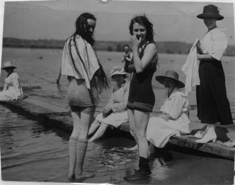 Marie Yeo and sisters